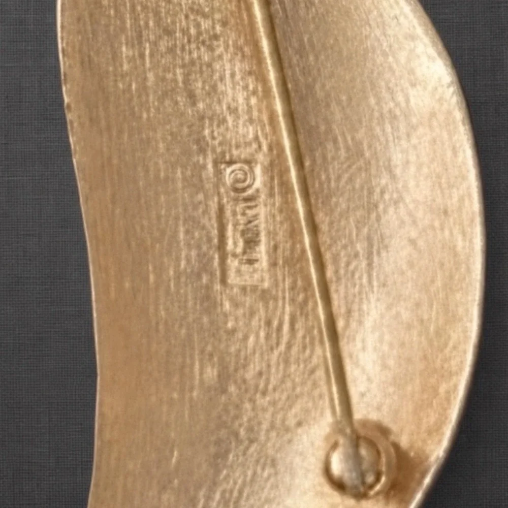 Trifari graceful vintage