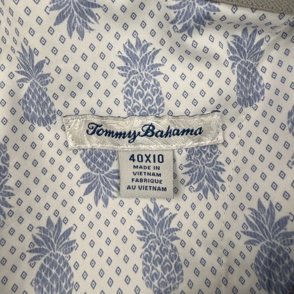Tommy Bahama excellent no