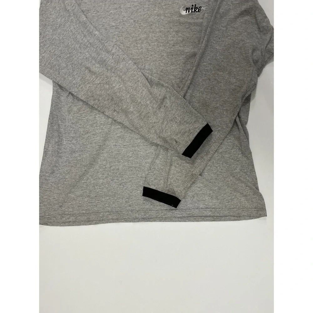 Nike features black