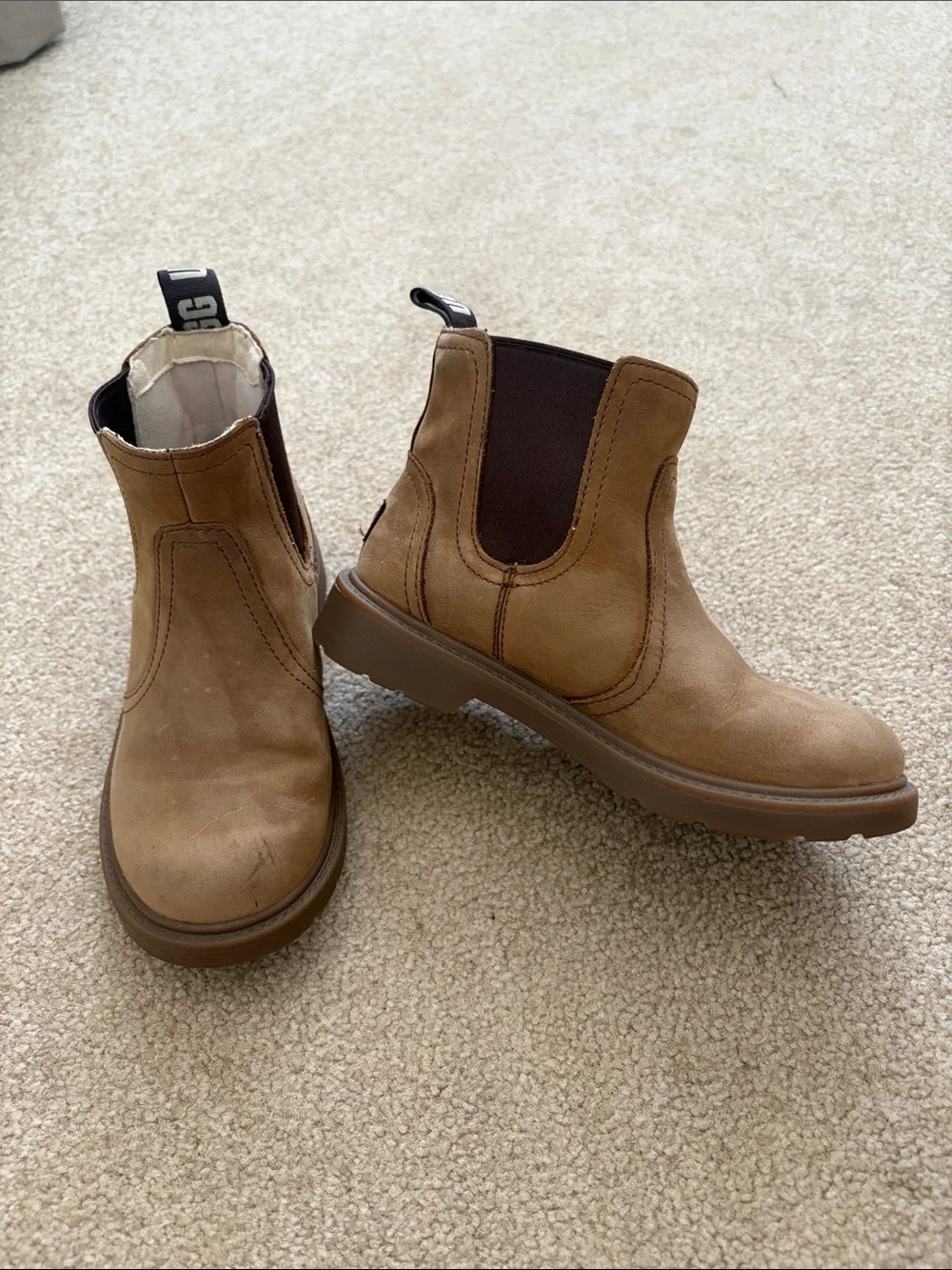 UGG excellent small