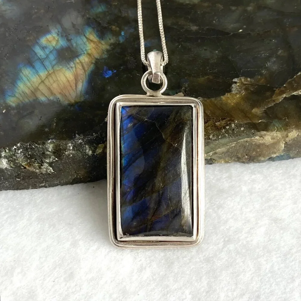 Sterling Silver 925 Bezel Set Blue Flash Labradorite Pendant Necklace 18