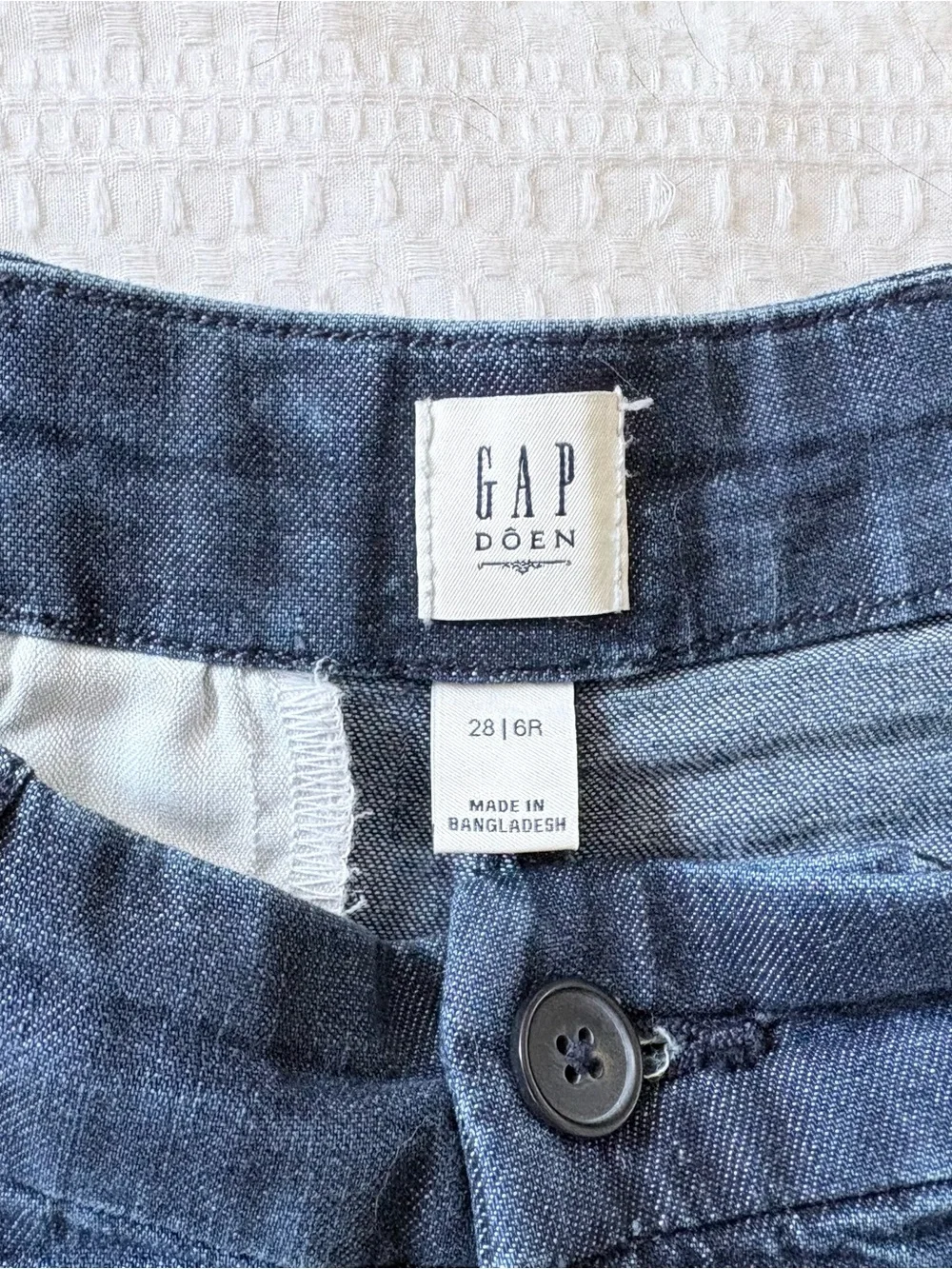 Gap x DÔEN Dark Blue Denim Pleated shorts. Size 28