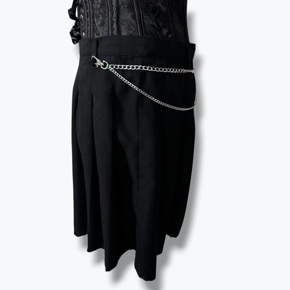 Hot Topic goth alt