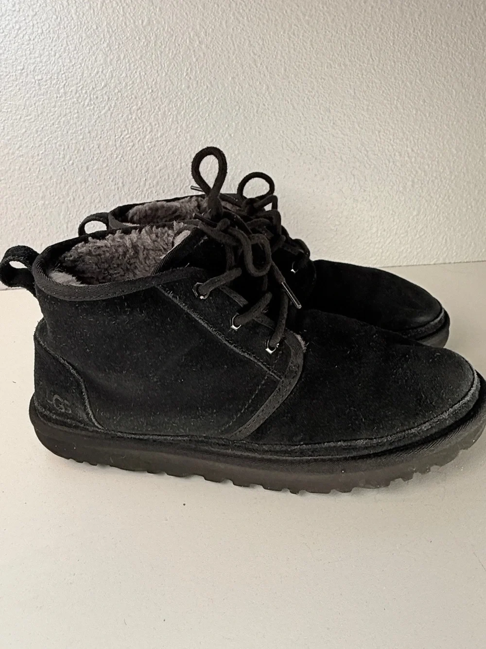 UGG Neumel Black Suede Shearling Chukka Boots Mens 10
