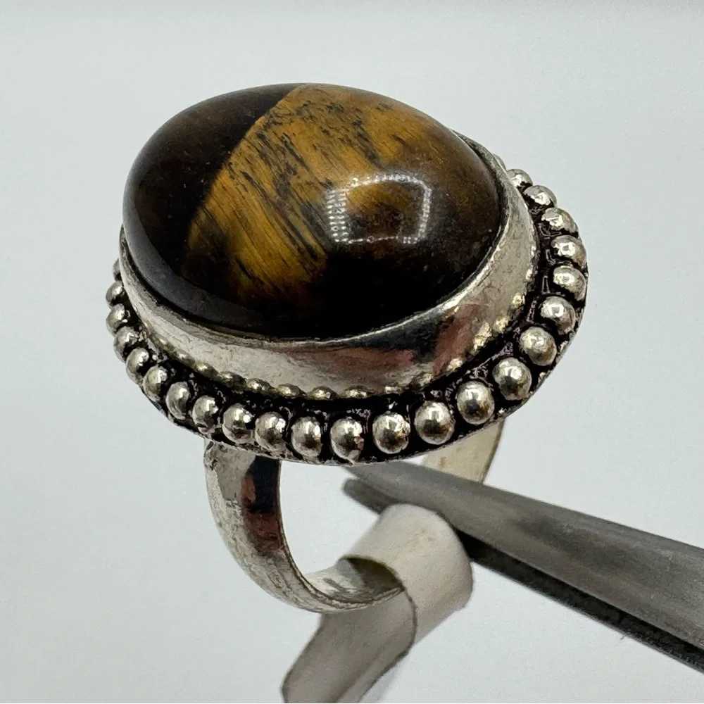 Unsigned bold eye