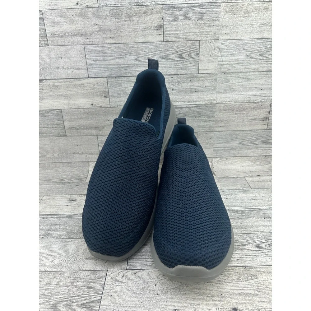 Skechers go walk