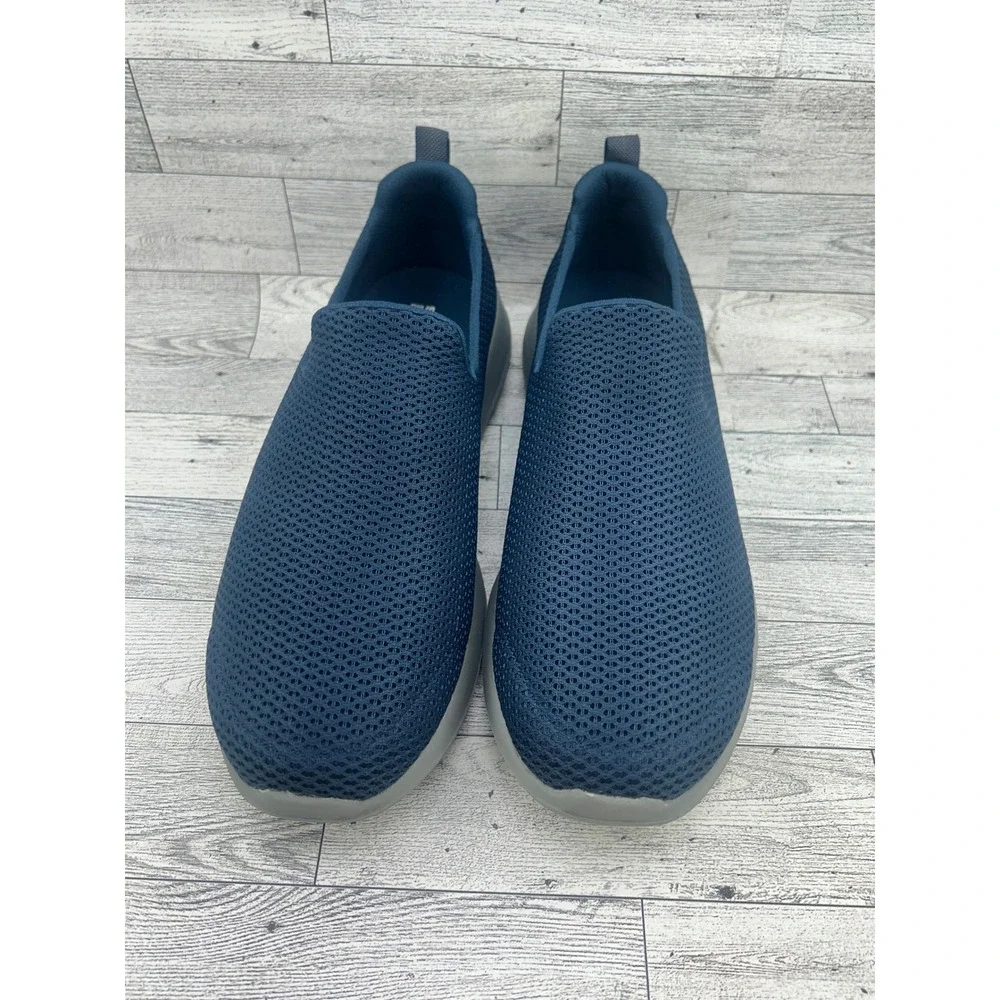 Skechers go walk