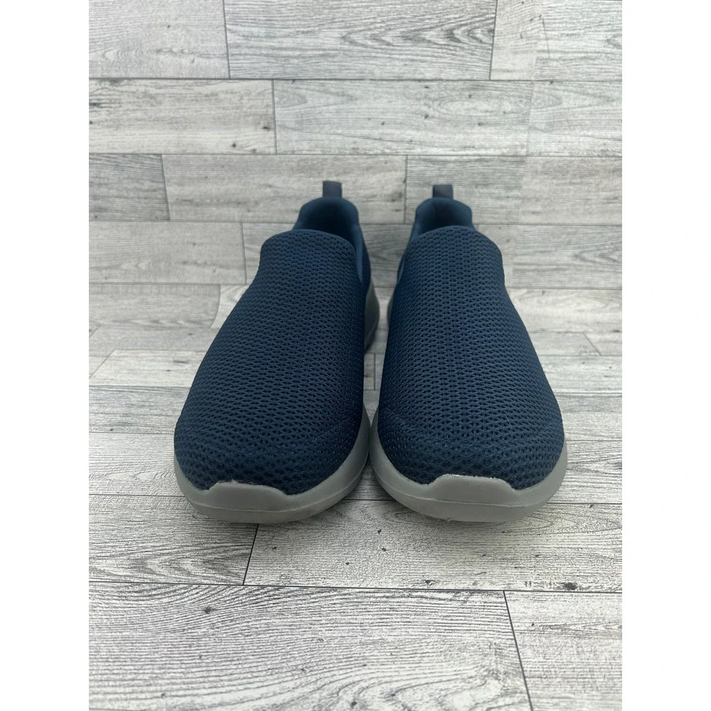 Skechers go walk