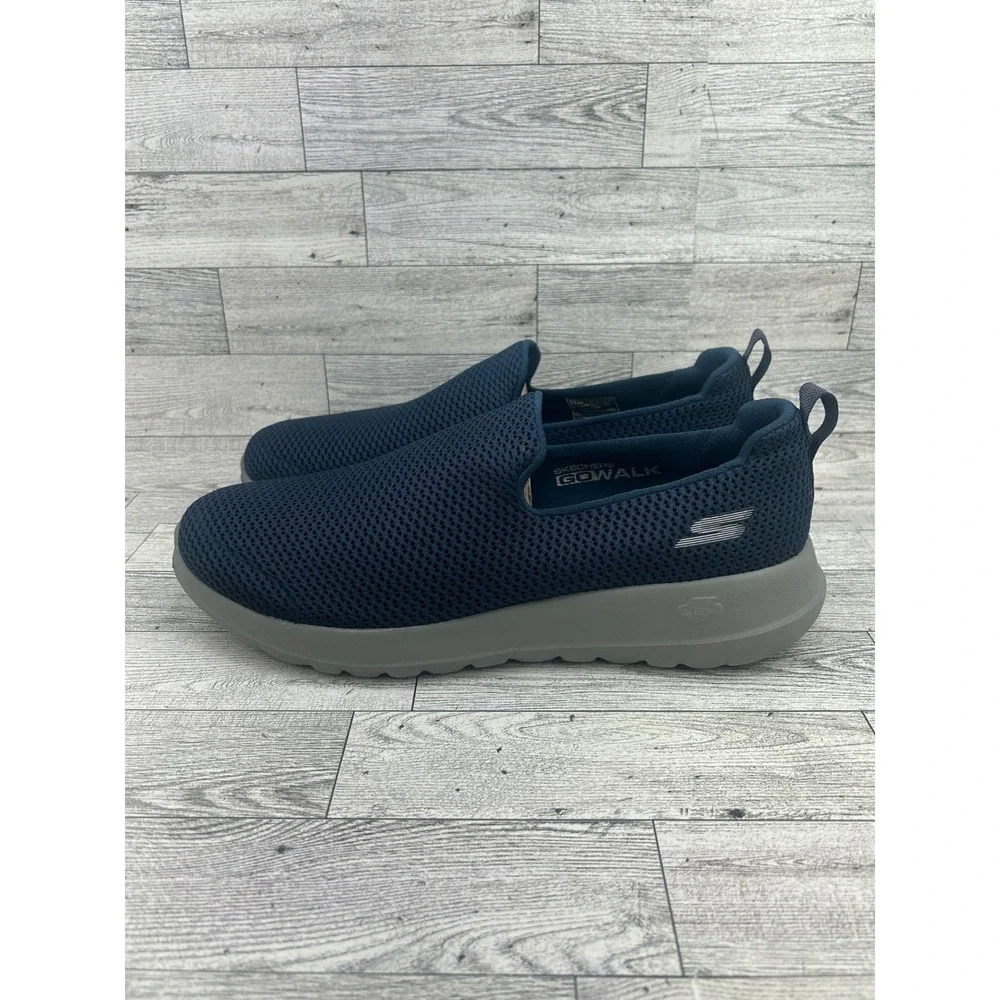 Skechers go walk