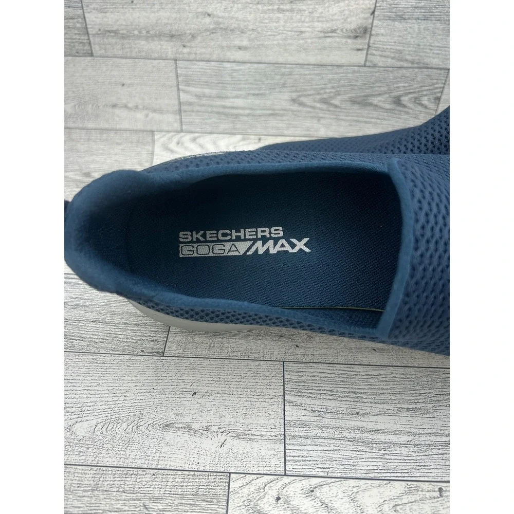 Skechers go walk
