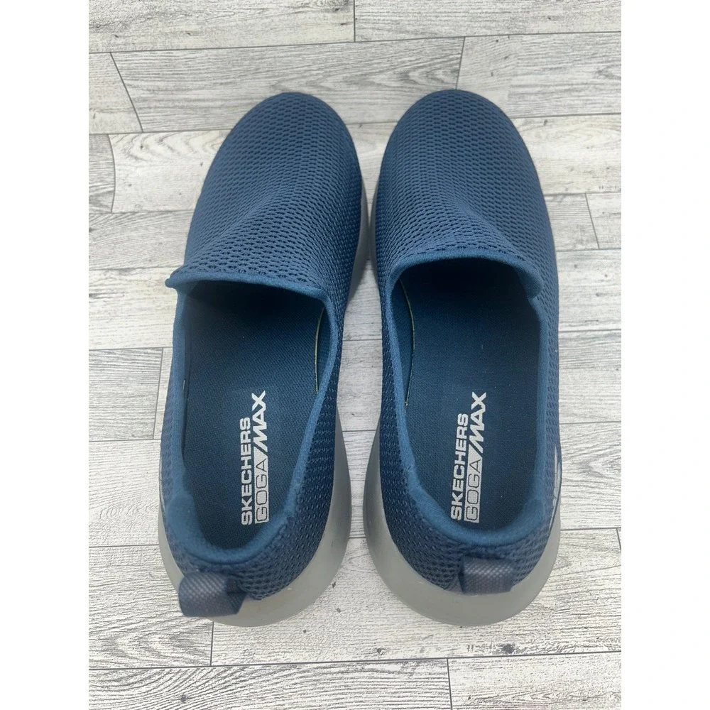 Skechers go walk