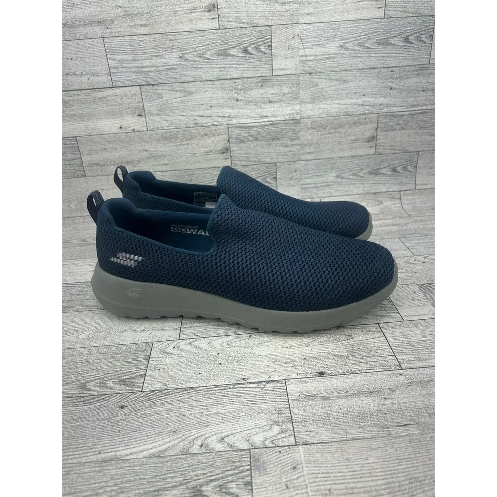 Skechers go walk