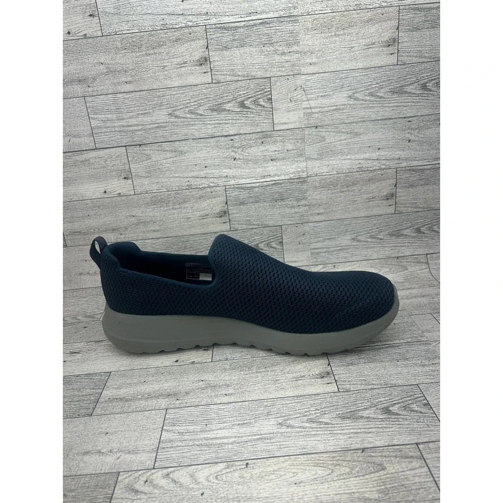 Skechers go walk