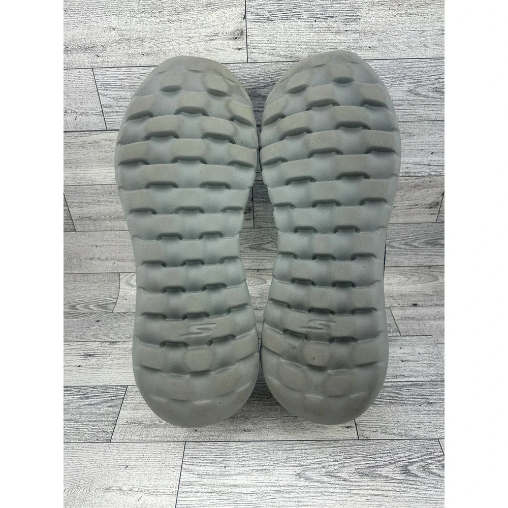 Skechers go walk