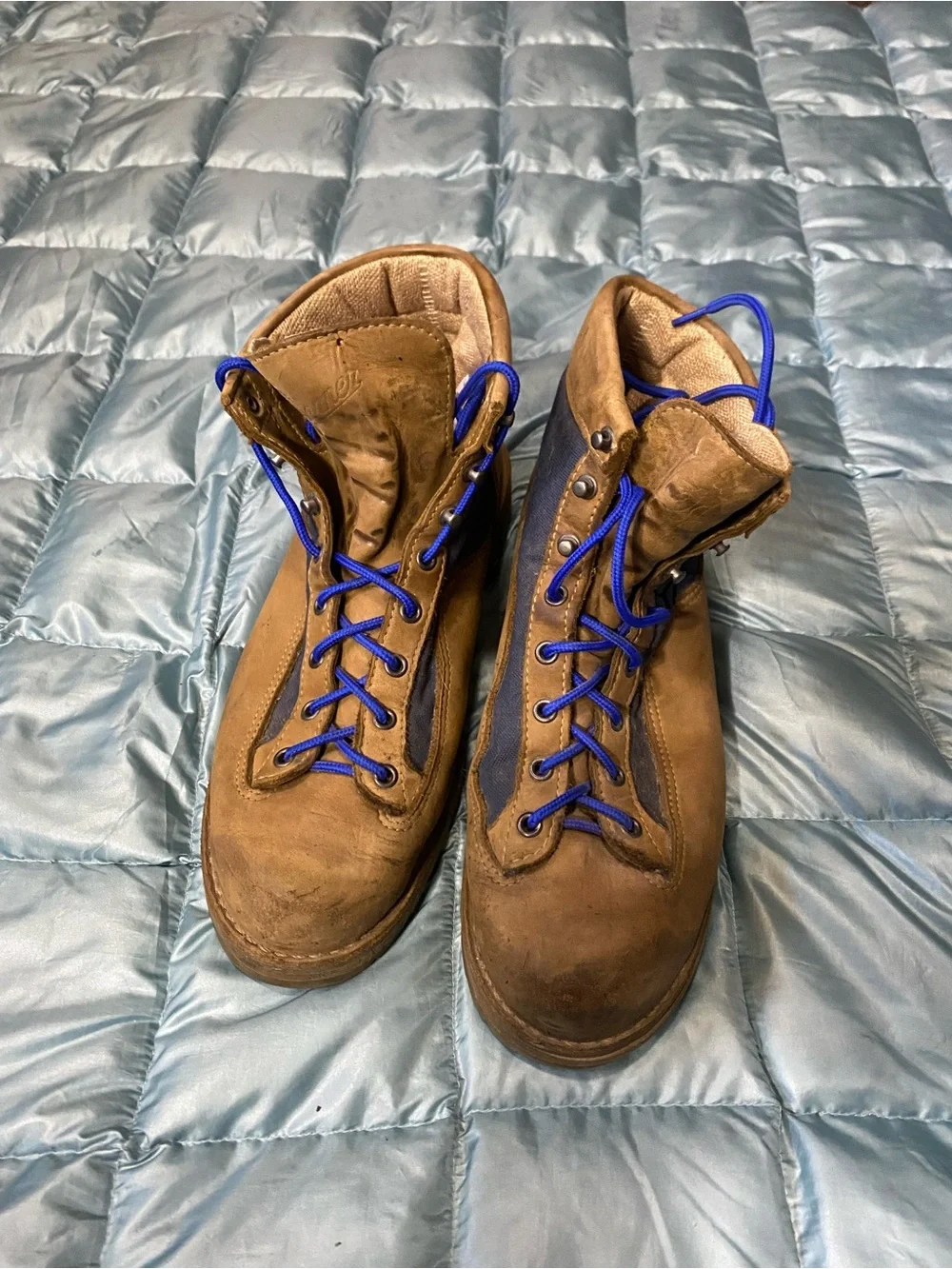 In good shape Men’s Danner Light Brown Leather Hiking Boots w/Blue Sz 10 $330