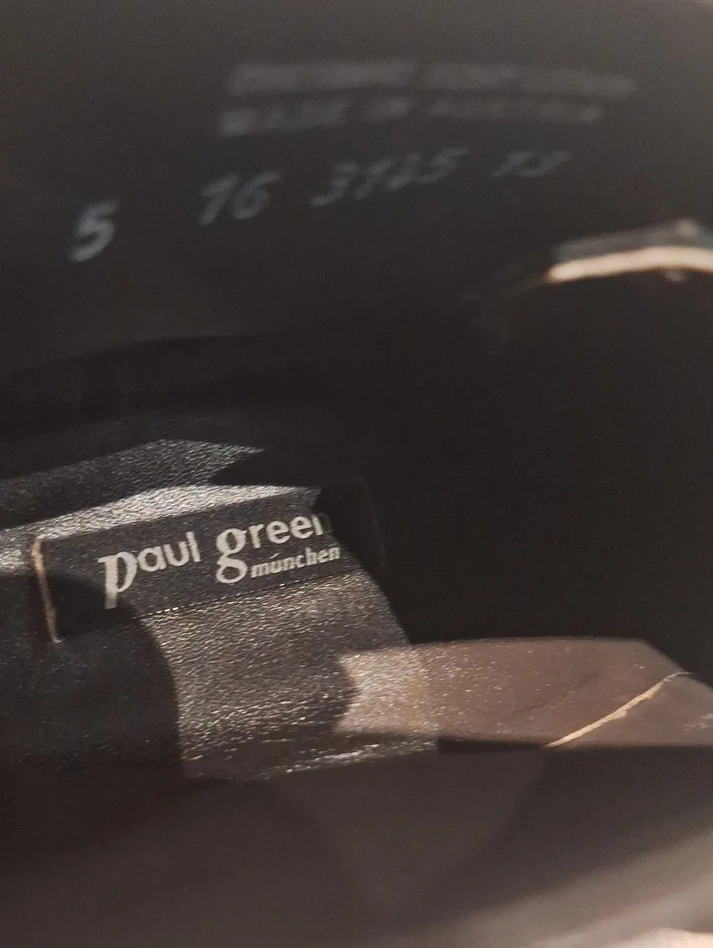 Paul Green sleek lace