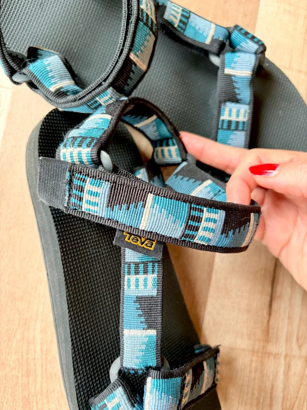 Teva mens size