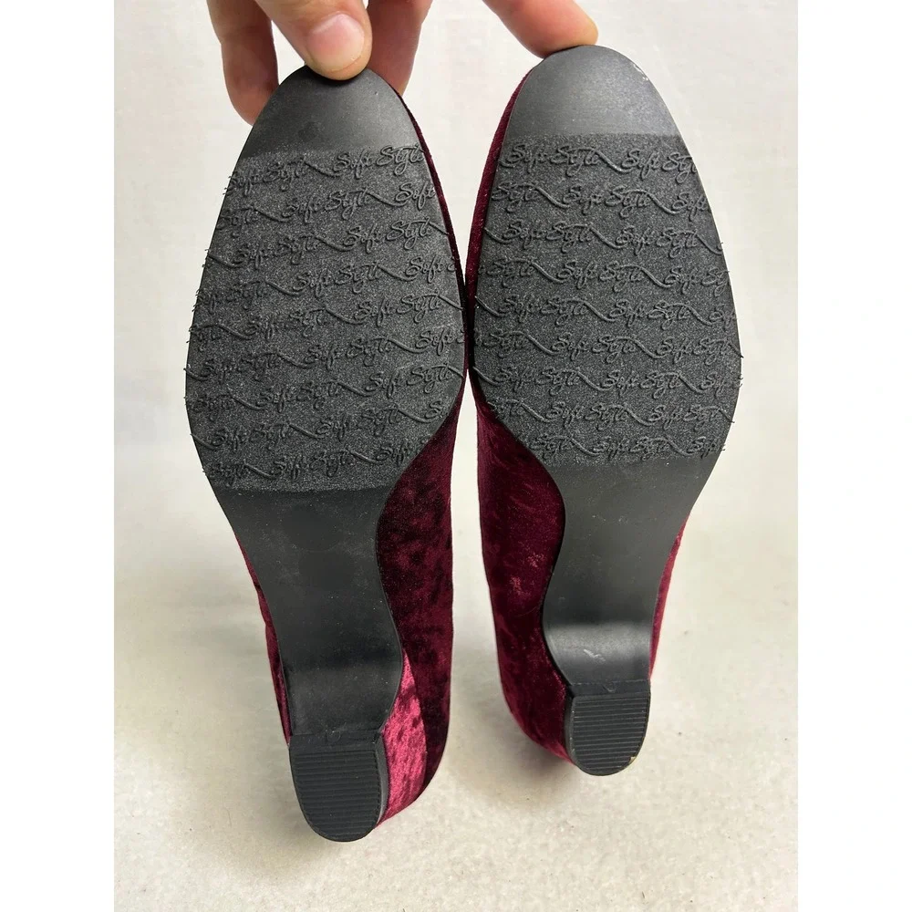 Soft Style by Hush Puppies velvet pumps