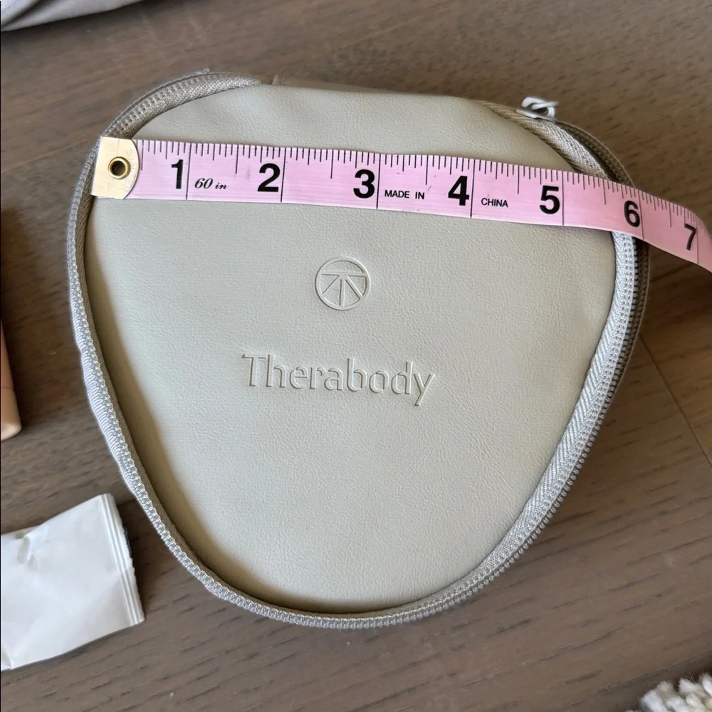 Therabody - United Airlines Cosmetic Case Travel Essentials Bundle