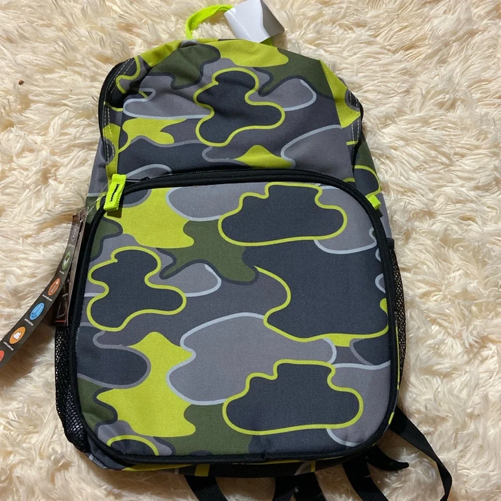 New‎