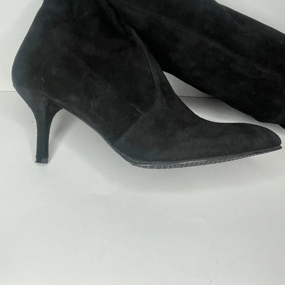 Stuart Weitzman features these