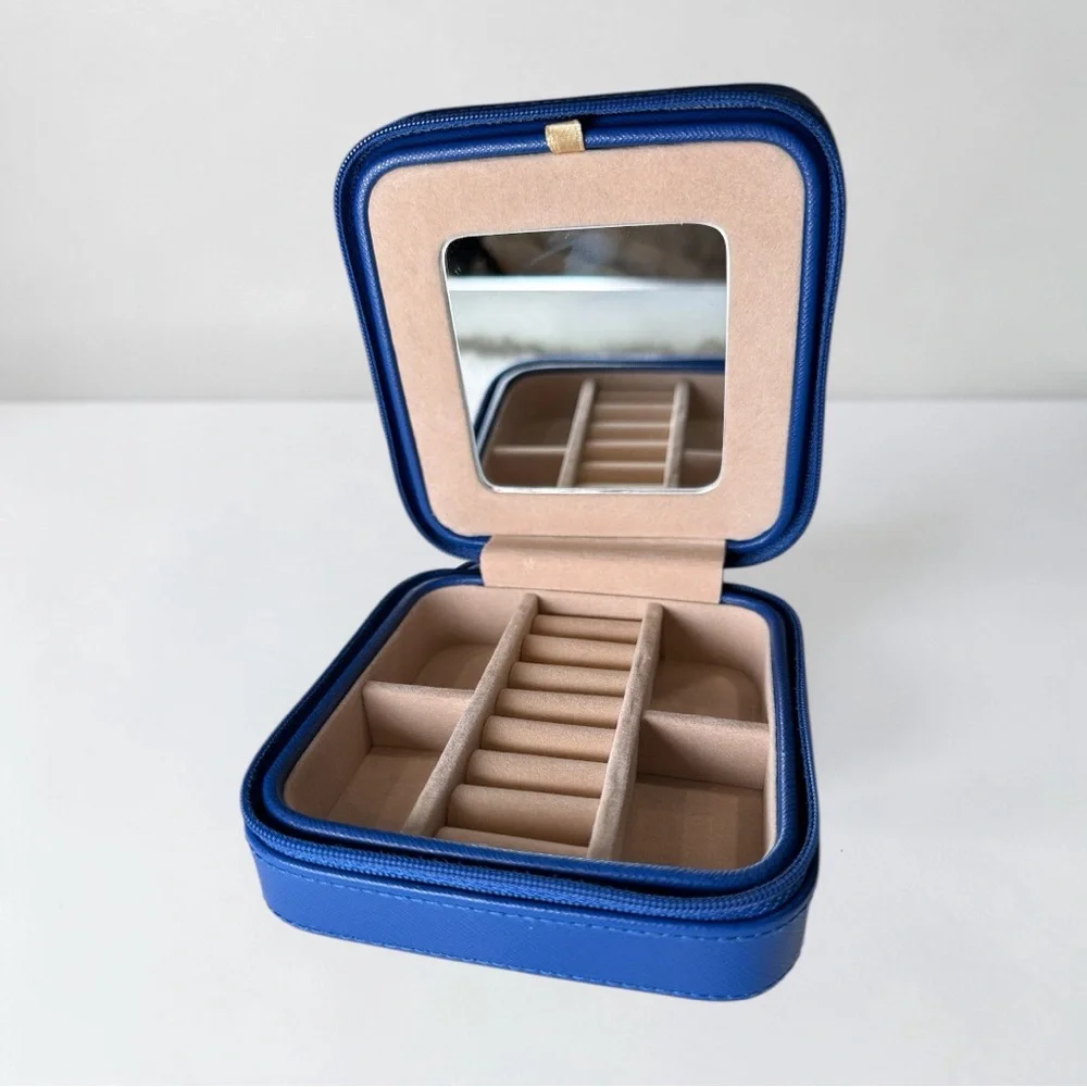 Heritage Blue Cosmetic Case‎