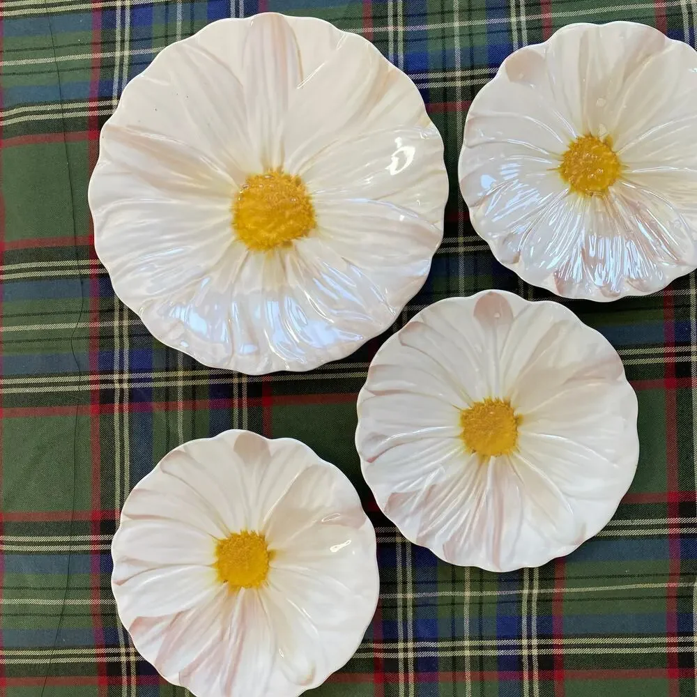 Target Set of 4 Pink-Tinted White Daisy Melamine Small Plates,‎ 2 Sizes