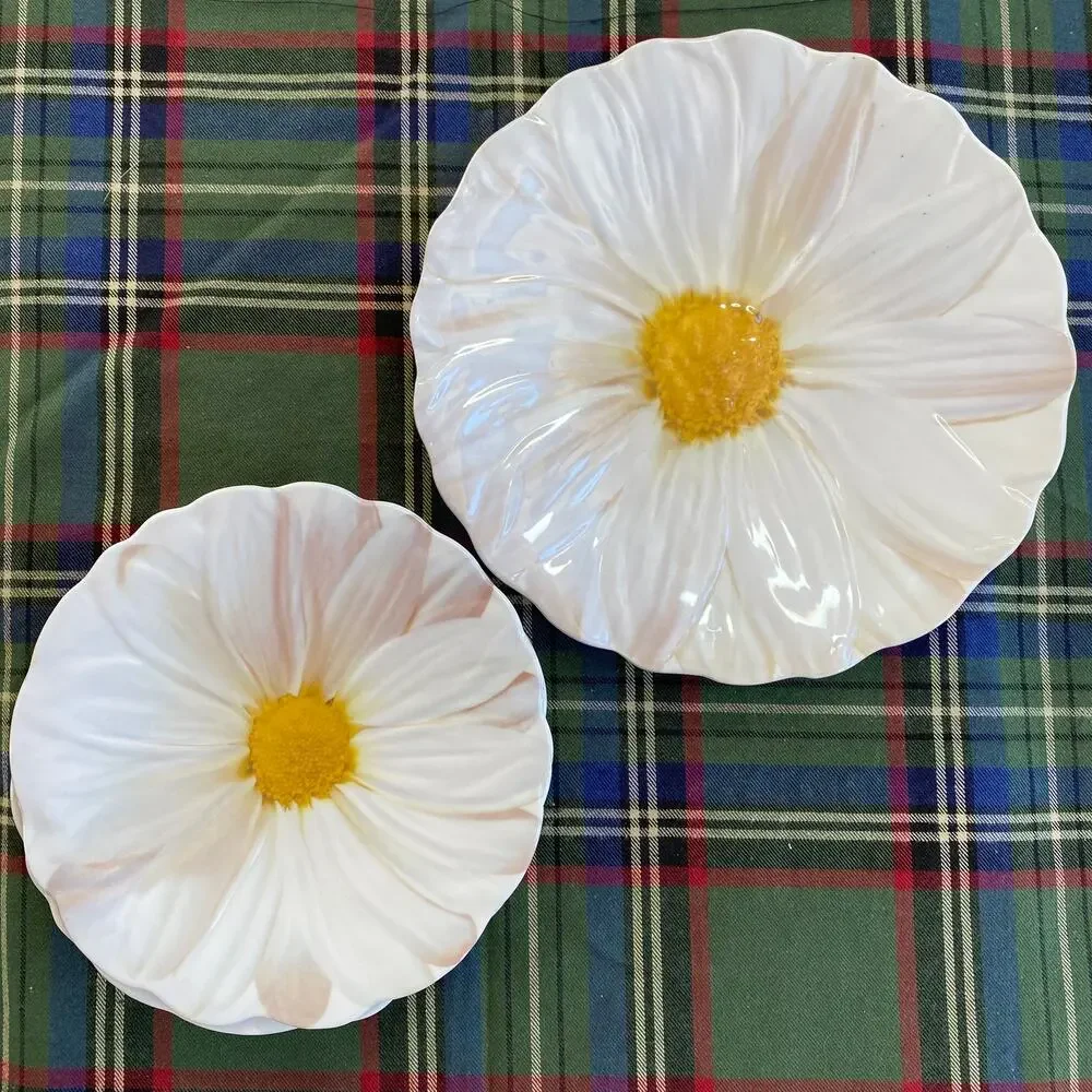 Target daisy plates