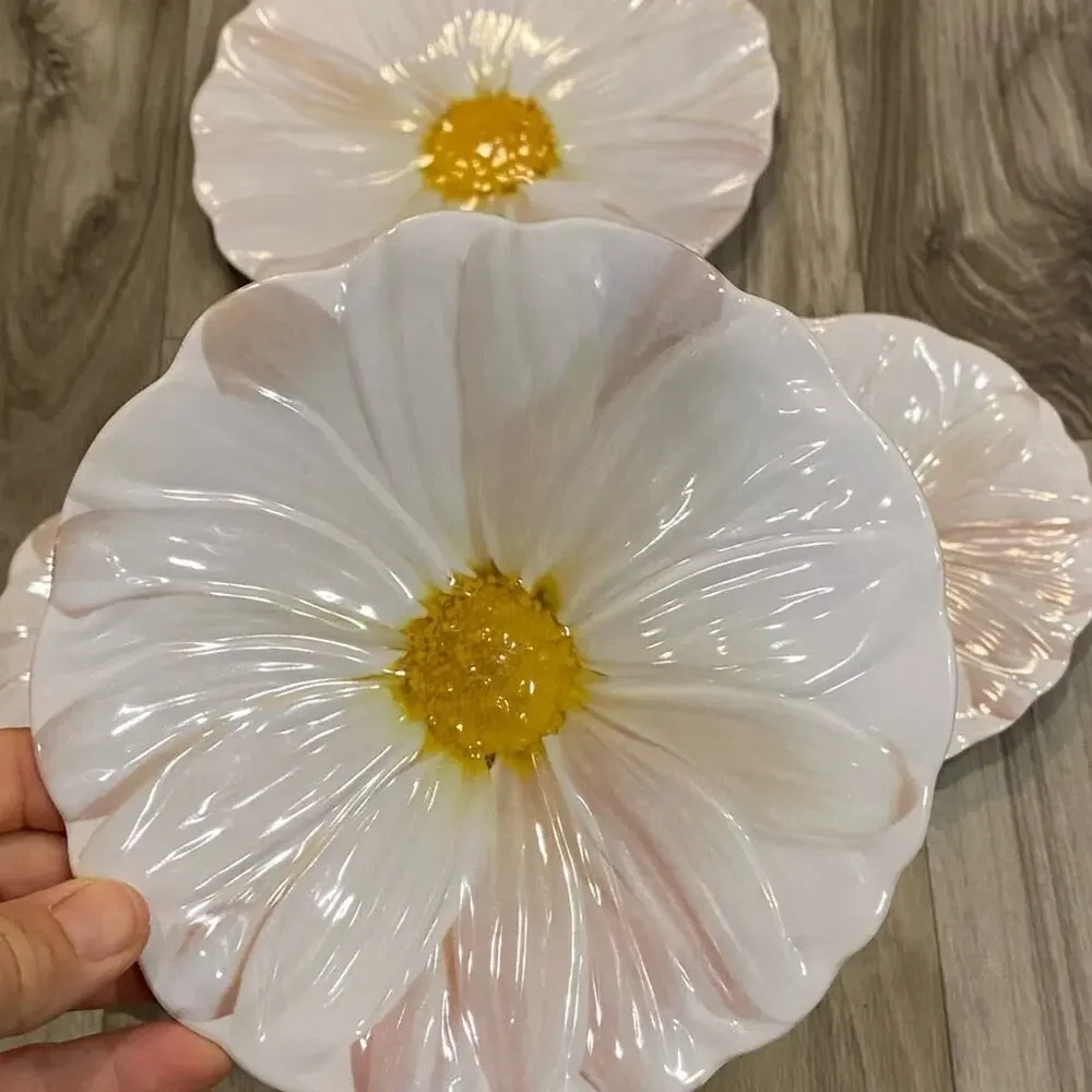 Target daisy plates