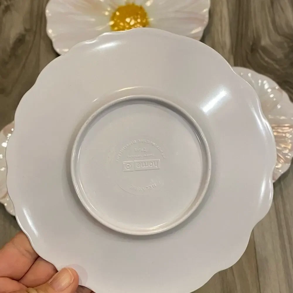 Target daisy plates