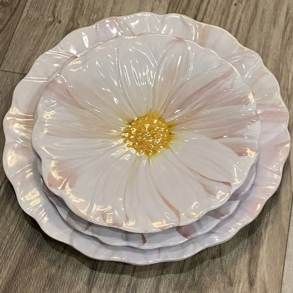 Target daisy plates