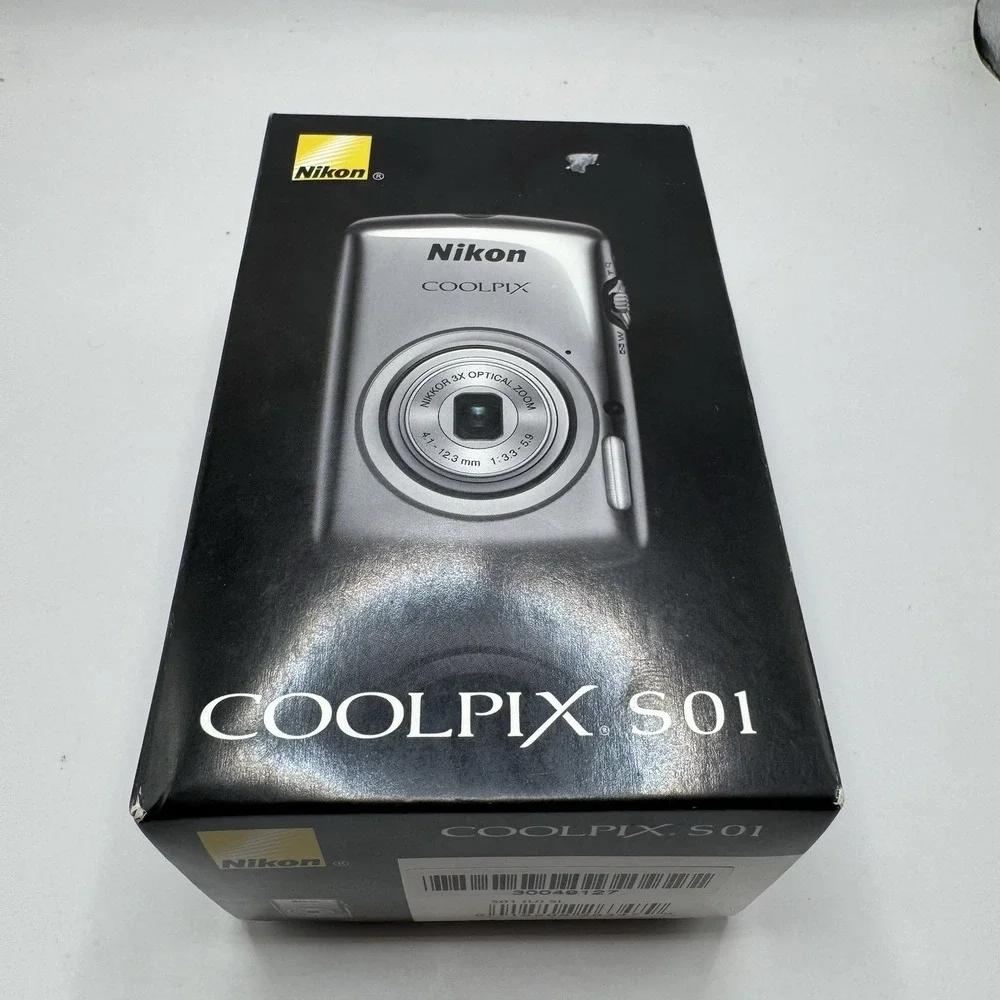 Nikon‎ COOLPIX S01 Mirror Silver Digicam 10.1MP Tiny Compact Camera Boxed Kit
