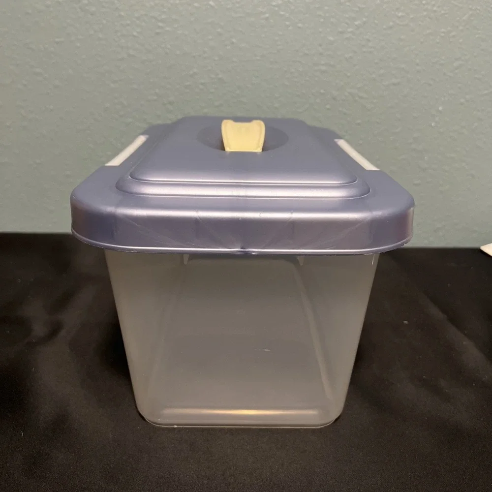 Rubbermaid this vintage