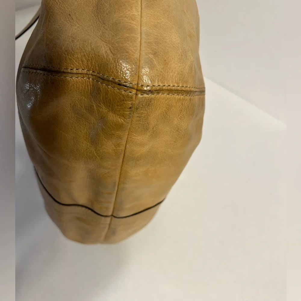 Coach vintage Ergo Y2K pleated half moon leather hobo Camel‎ style # 12235