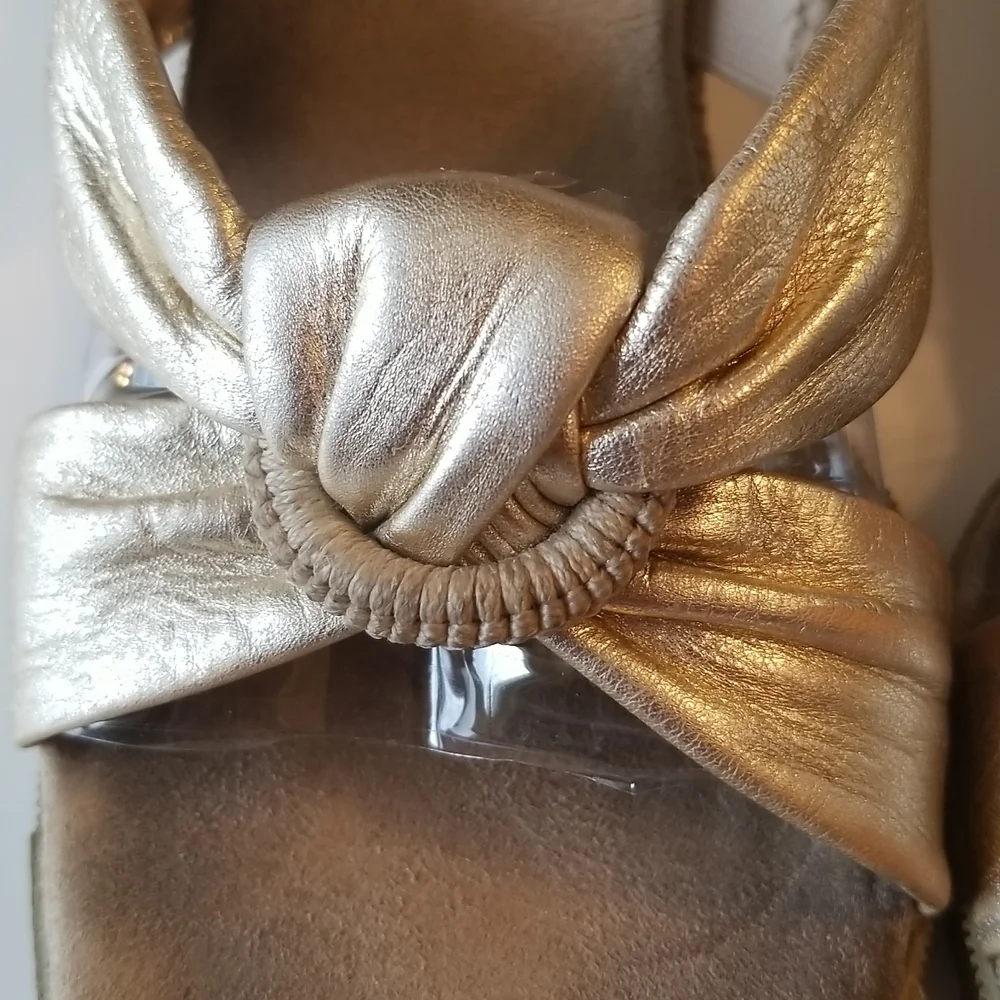 Liz Claiborne liz claiborne