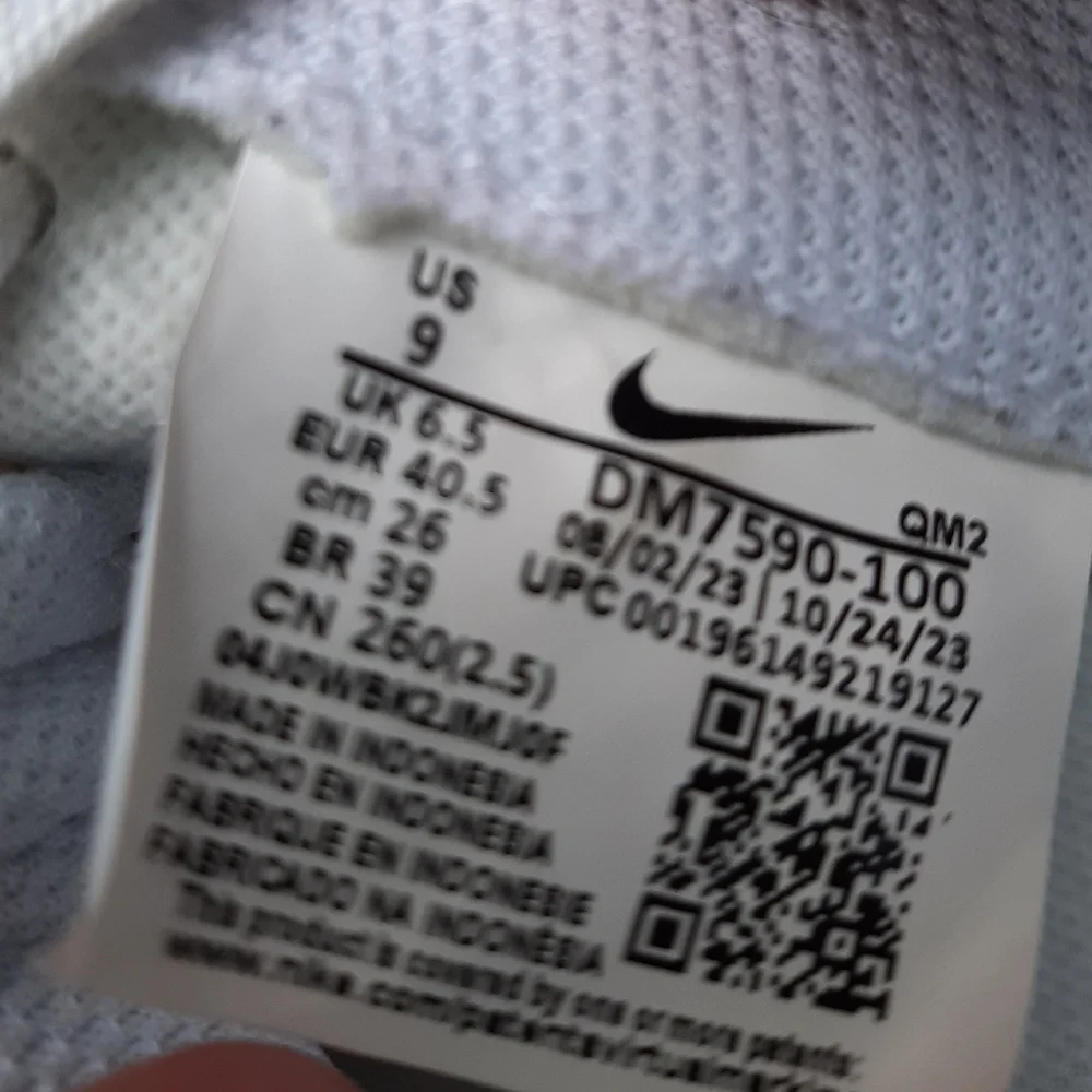 Nike Women's court legacy lift platform sneaker size 9