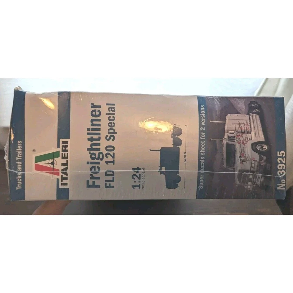 Italeri freightliner fld
