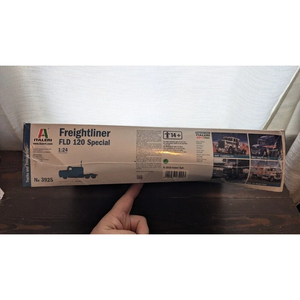 Italeri freightliner fld