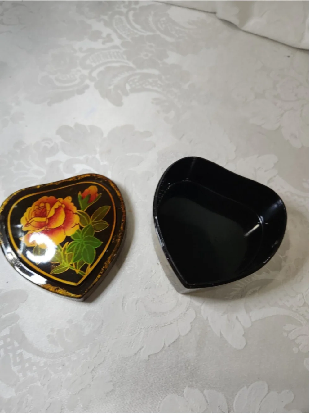 Unbranded sweet laquerware