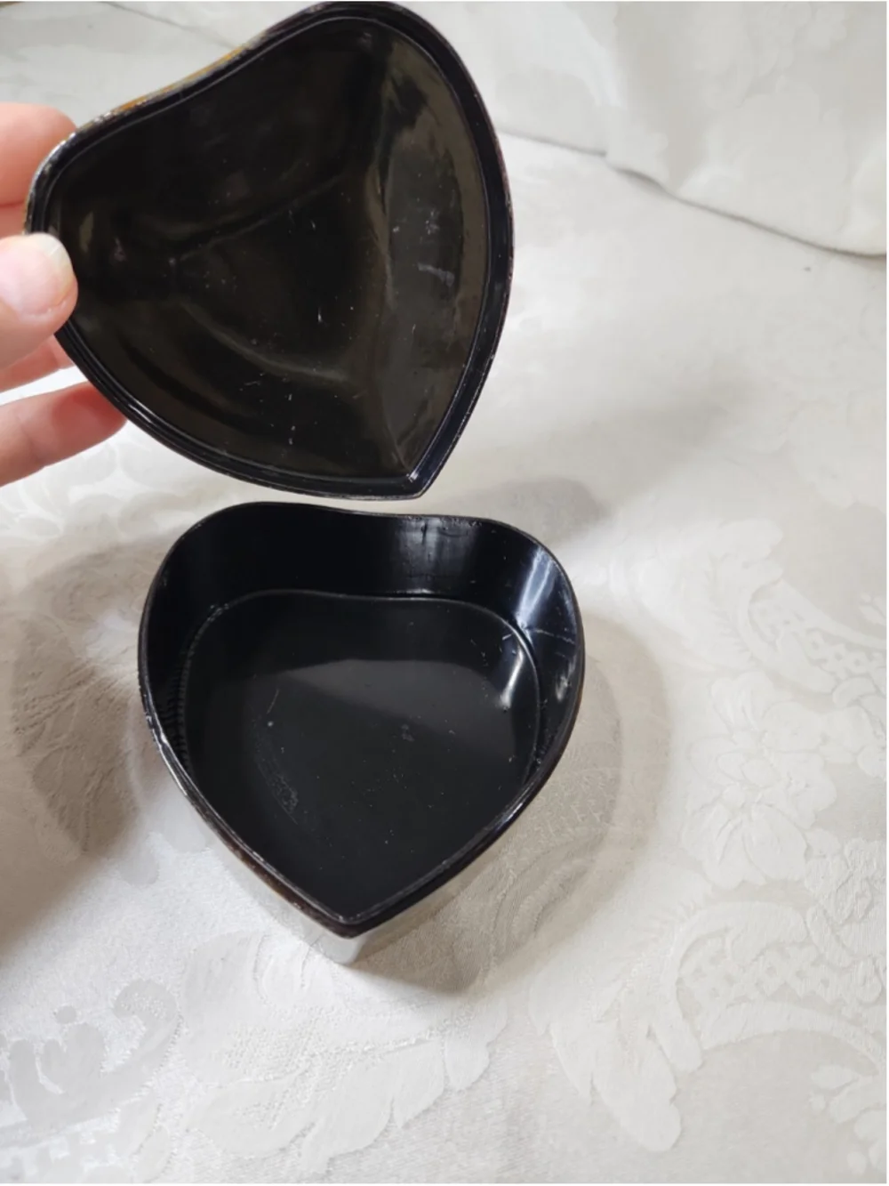 Unbranded sweet laquerware