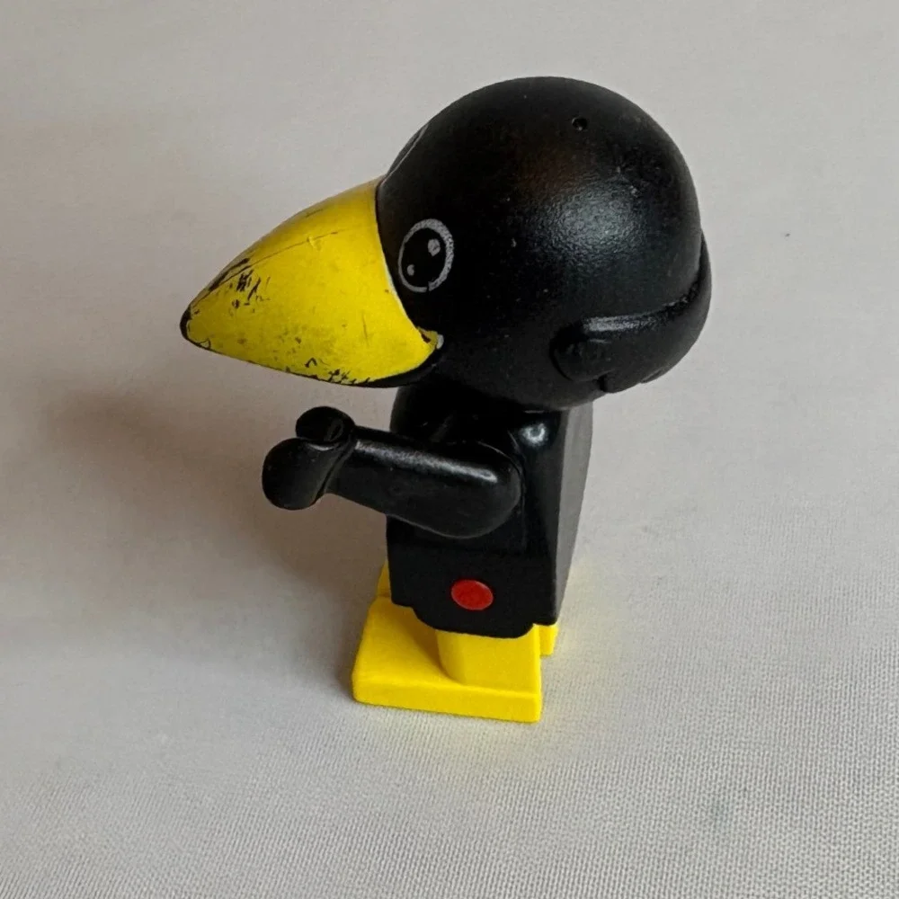 Vintage LEGO Charlie Crow Bird Minifigure Fabuland‎ Black Yellow Beak Kid Toy