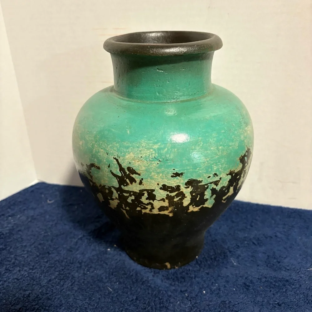 Art Pottery vintage 10”