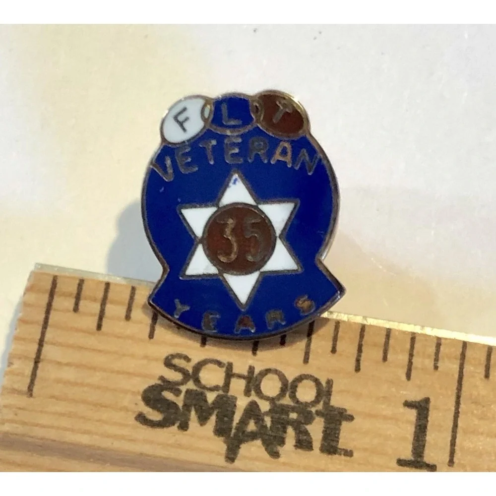 RARE Vintage FLT VETERAN 35 Years Odd‎ Fellows Anniversary Specialized Lapel Pin