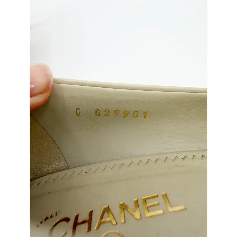 Chanel White Lambskin Leather Gold Cap Pointed Toe Kitten Heels Pumps 41 CC