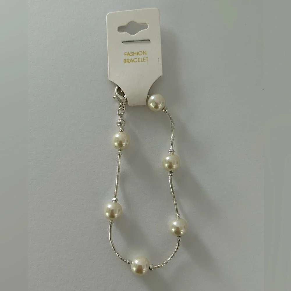 🦋 5/$25 - Pearl Beaded Fashion Bracelet - NWT Vintage