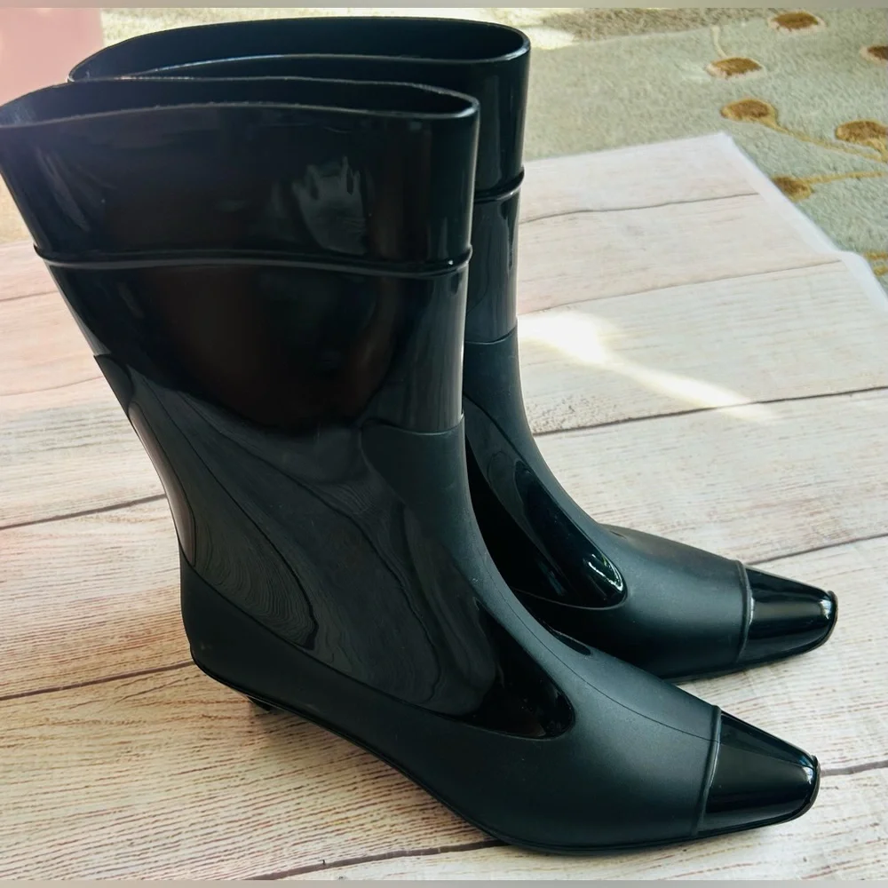 Jeffrey Campbell sleek glossy