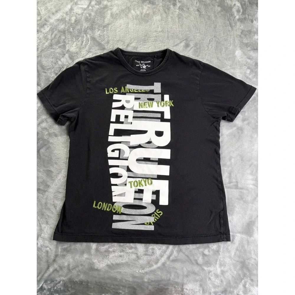 True Religion World Tour Cities Graphic Mens L Black T-Shirt Vertical Logo Print