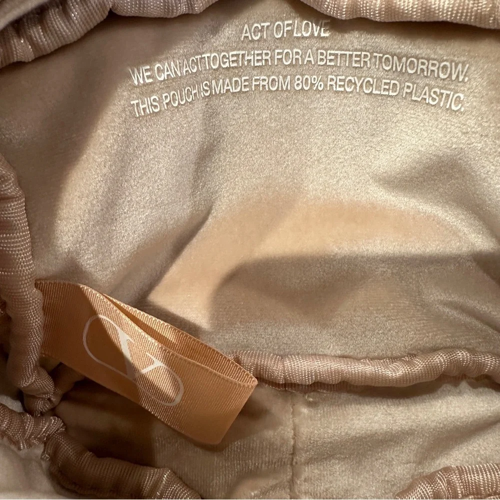 Valentino vlogo velvet
