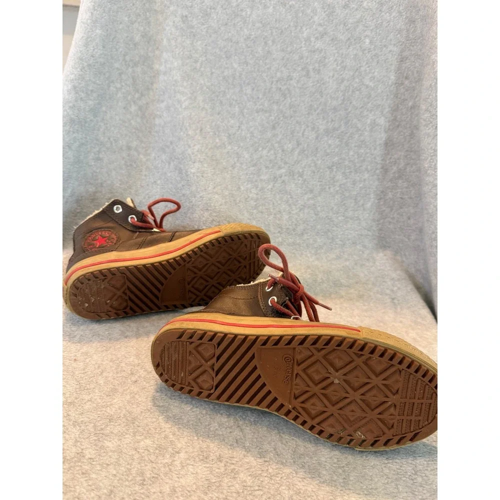 Converse items eyelets high