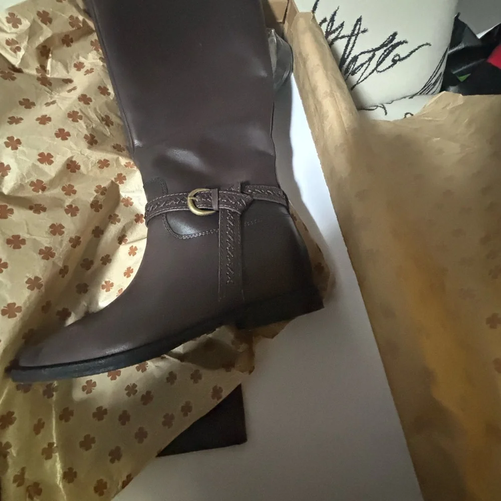 Lucky Brand stride confidence